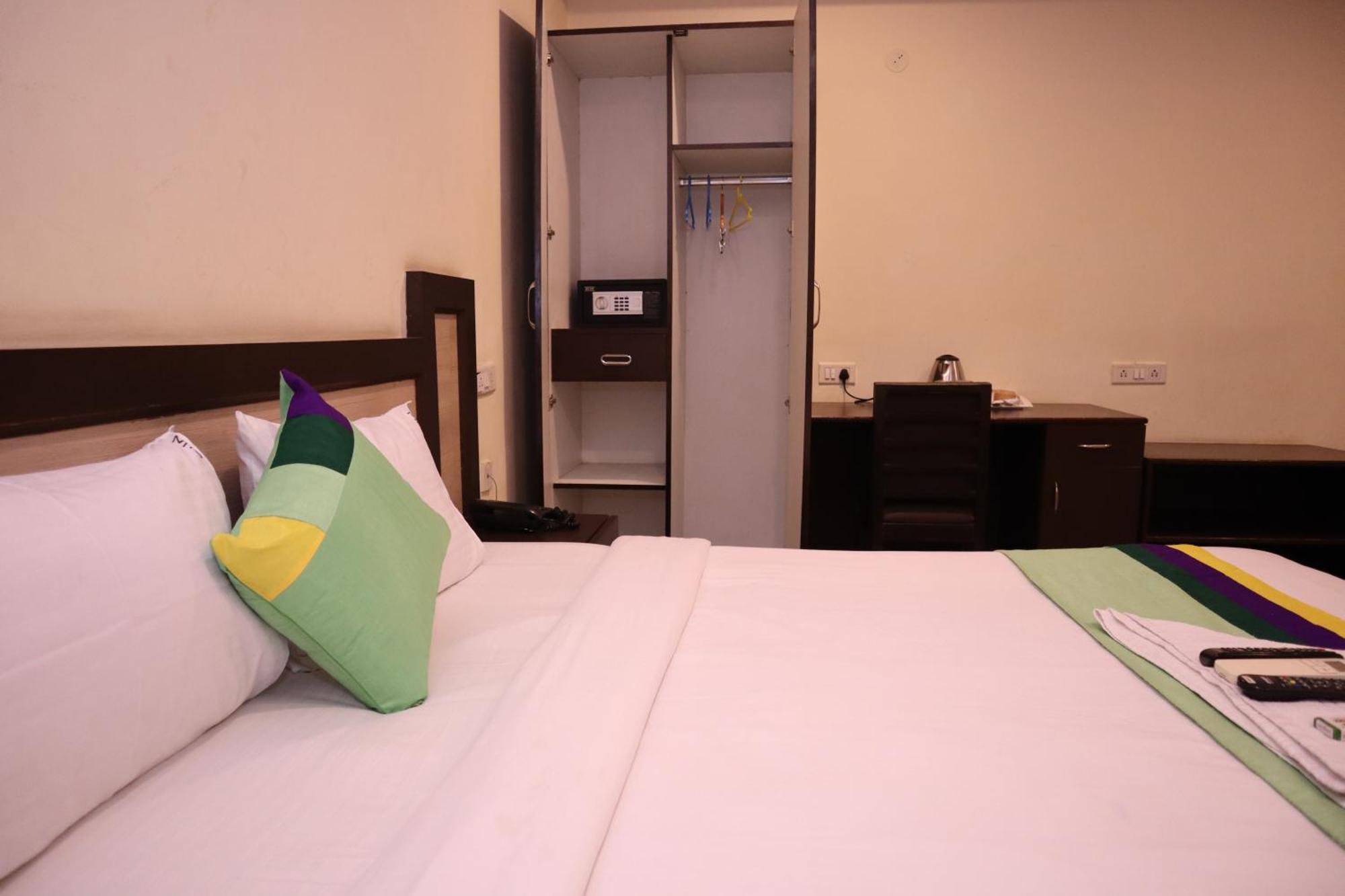 Millennium Plaza Otel Kammasandra Dış mekan fotoğraf