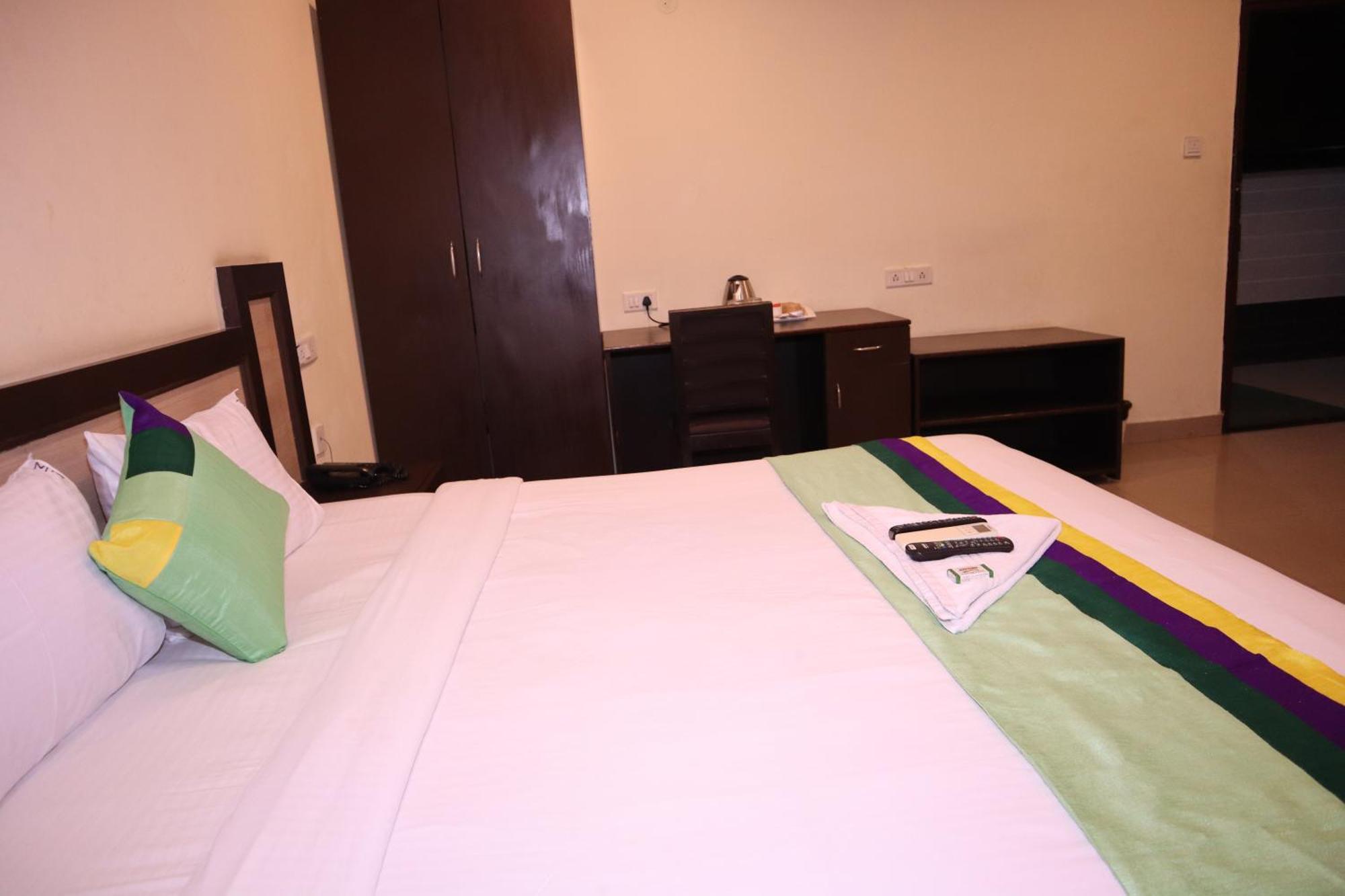 Millennium Plaza Otel Kammasandra Dış mekan fotoğraf