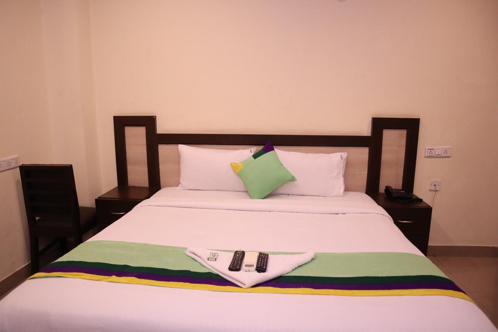 Millennium Plaza Otel Kammasandra Dış mekan fotoğraf